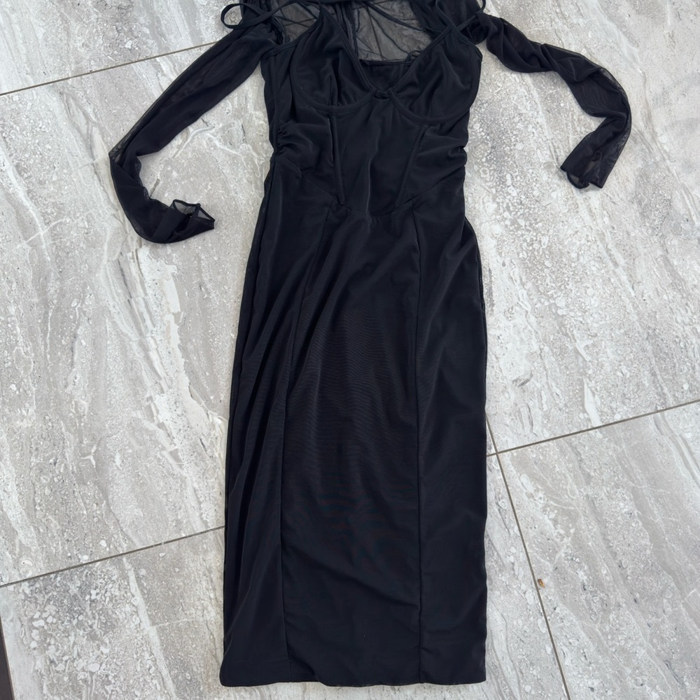 Elegant Black Sheer Sleeve Dress - Picture 3 of 4